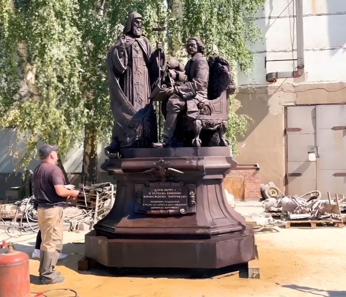 Памятник Митрофану и Петру
