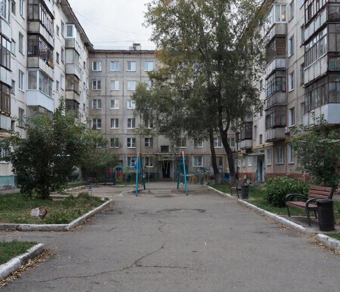 Двор жилого дома