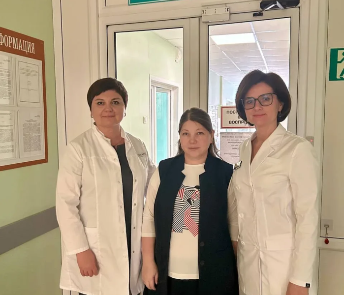 Врачи